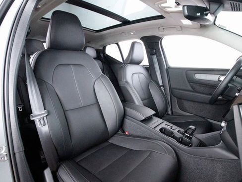 Certified 2025 Volvo XC40 B5 Core w/ Protection Package Premier image 22