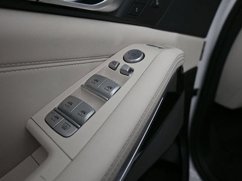 Used 2025 BMW X7 xDrive40i w/ Executive Package AWD/4WD image 9