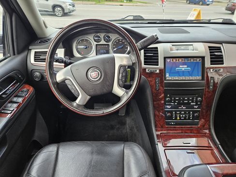 Used 2013 Cadillac Escalade ESV Luxury AWD/4WD image 22