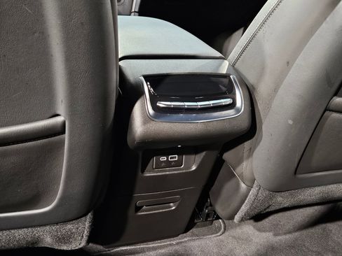 Used 2025 Cadillac XT6 Premium Luxury image 39