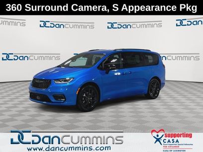New 2026 Chrysler Pacifica Select w/ S Appearance Package