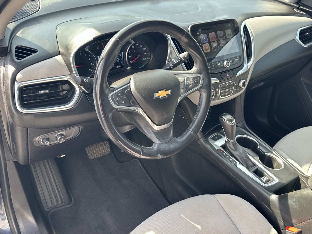 Used 2018 Chevrolet Equinox LT w/ Sun & Infotainment Package AWD/4WD image 2