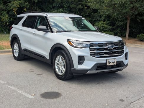 New 2026 Ford Explorer Active RWD image 2