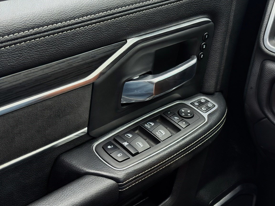 Used 2023 RAM 3500 Laramie AWD/4WD image 13