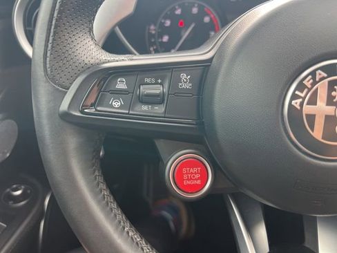 Used 2022 Alfa Romeo Giulia Veloce image 12