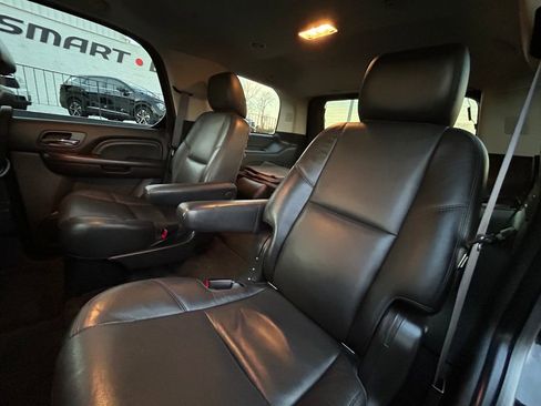 Used 2014 Cadillac Escalade Luxury image 20