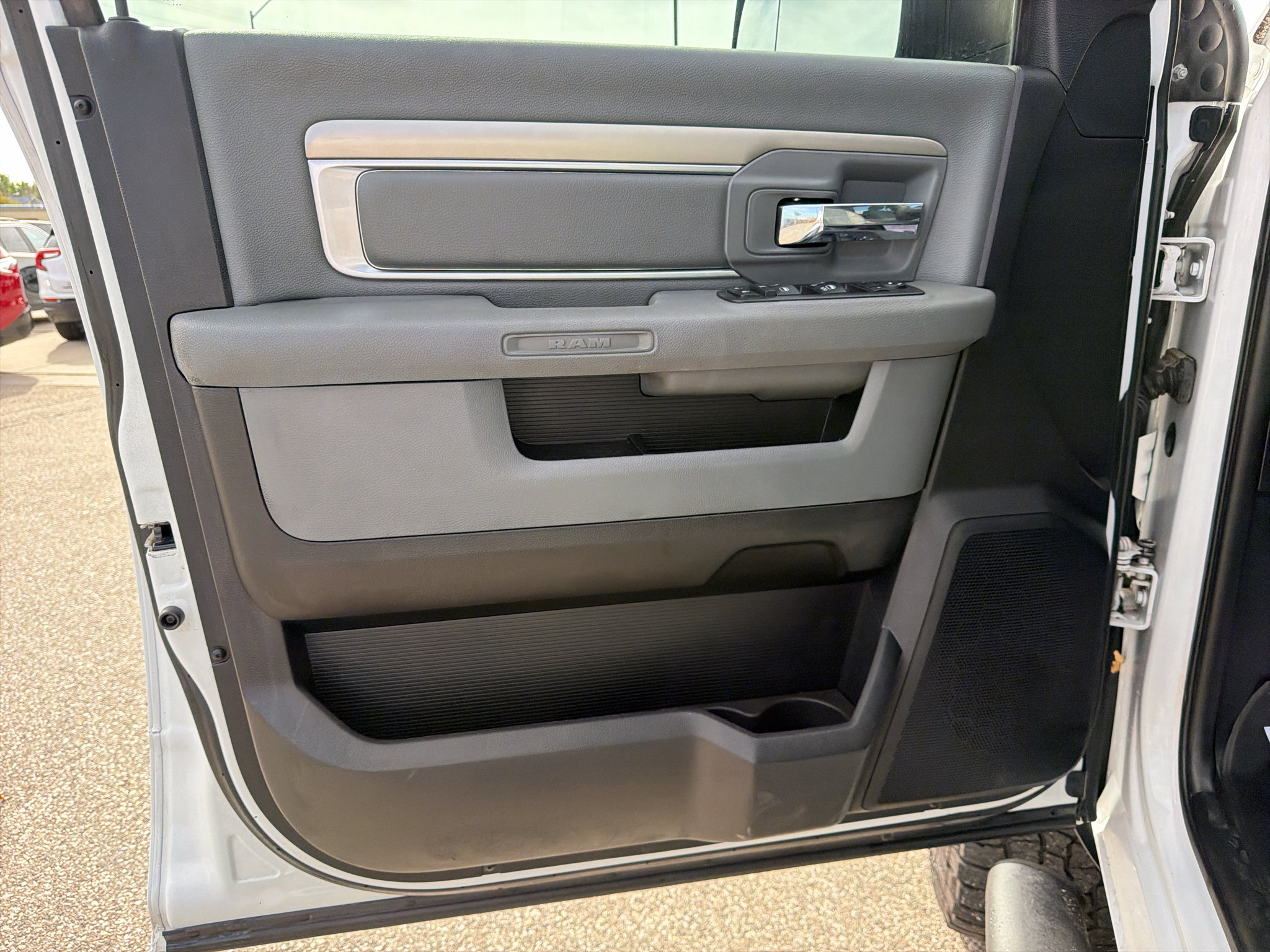 Used 2018 RAM 3500 SLT AWD/4WD image 12