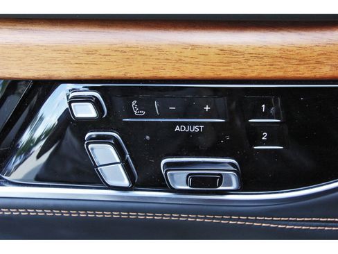 Used 2022 Jeep Grand Wagoneer Series III AWD/4WD image 29