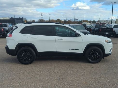 Used 2023 Jeep Cherokee Altitude Lux image 2