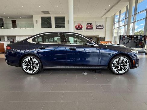 Used 2026 BMW 530i xDrive w/ Executive Package AWD/4WD image 2