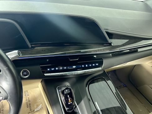 Used 2024 Cadillac Escalade Premium Luxury RWD image 25