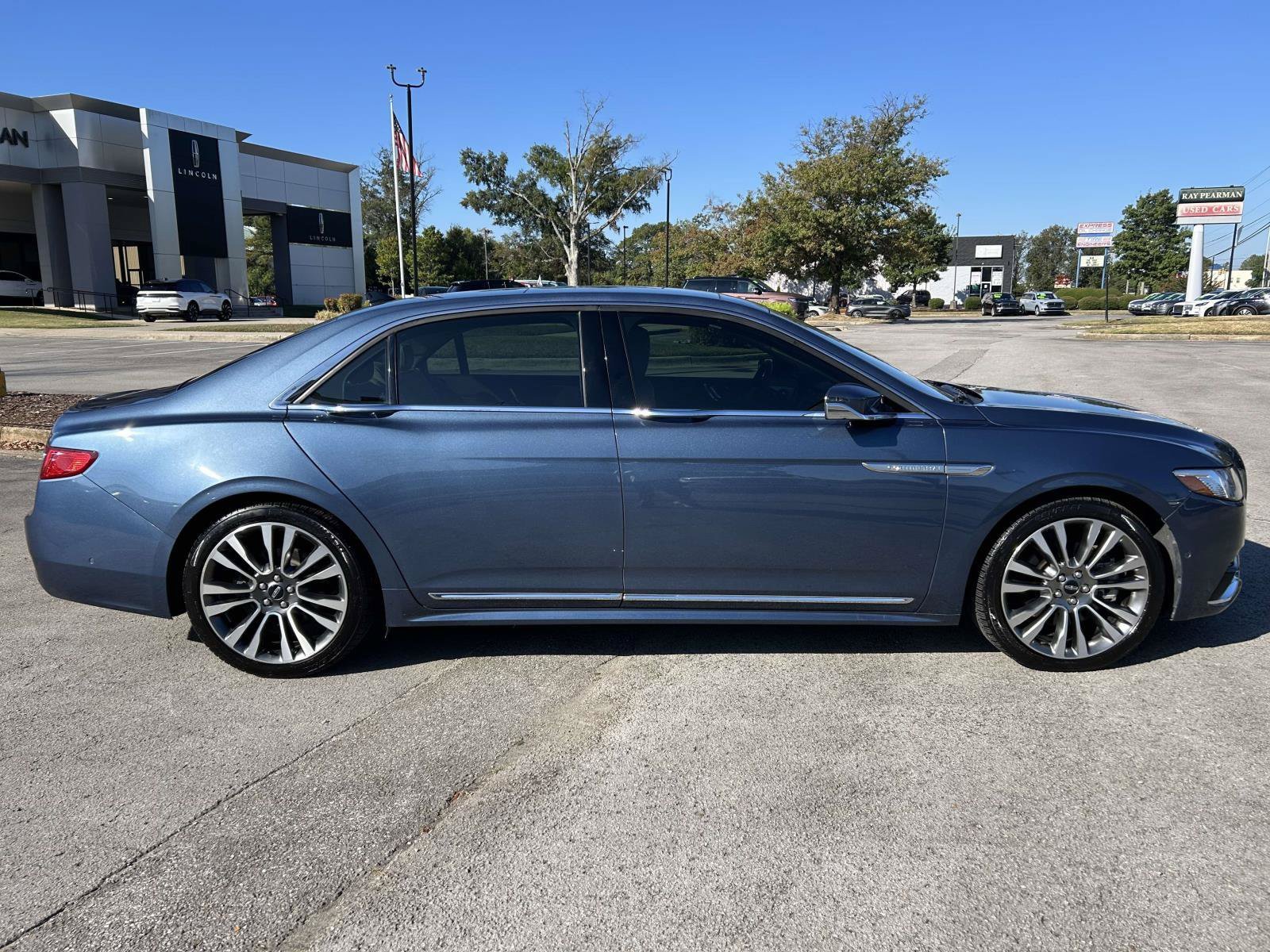 Used 2020 Lincoln Continental Reserve w/ Luxury Package FWD image 2