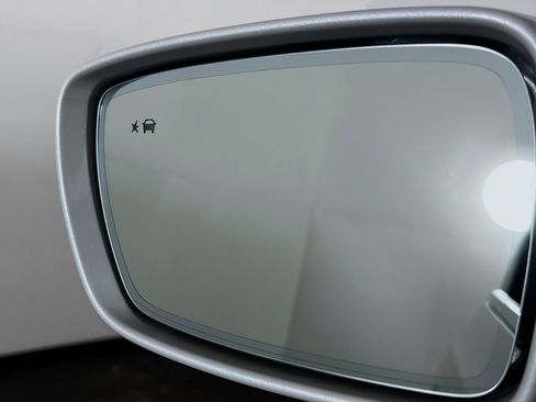 Used 2018 Buick Enclave Premium image 16