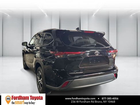 Used 2025 Toyota Highlander XLE image 5