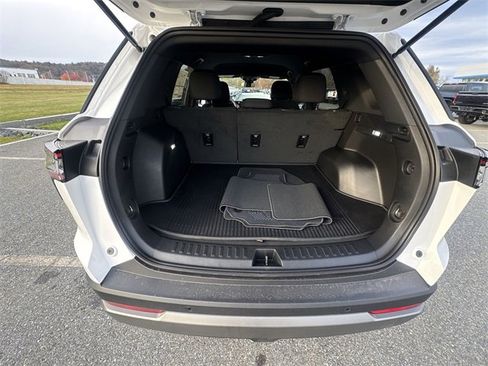 New 2026 Chevrolet Equinox LT w/ LPO, Floor Liner Package image 27