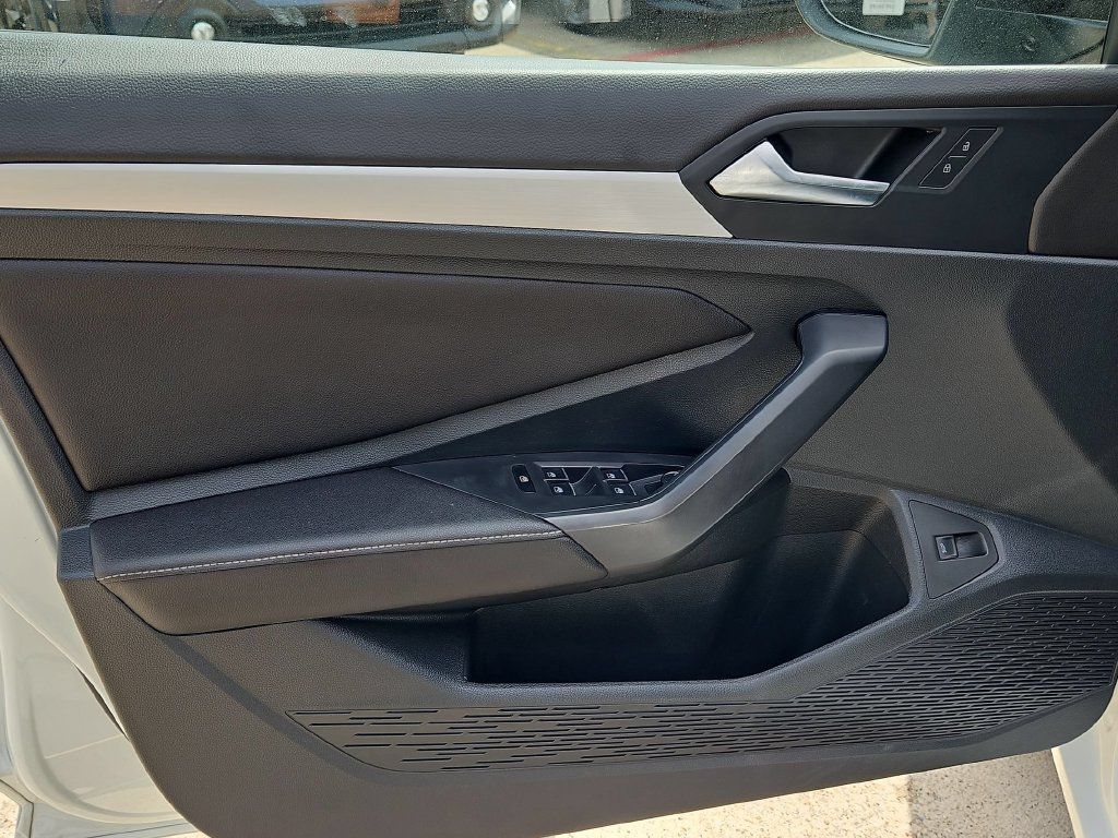 Used 2025 Volkswagen Jetta Sport FWD image 11