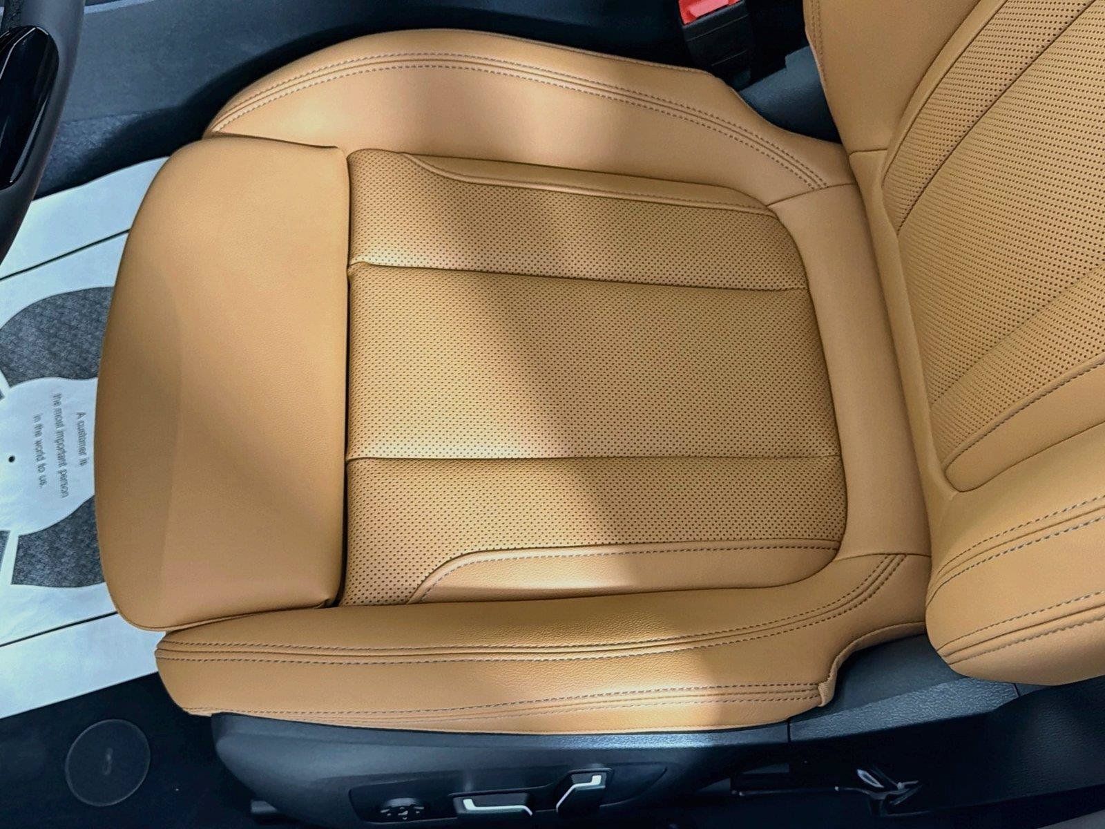New 2026 BMW 330i xDrive Sedan w/ Premium Package AWD/4WD image 18