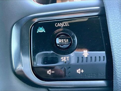 Used 2025 Nissan Armada PRO-4X image 25