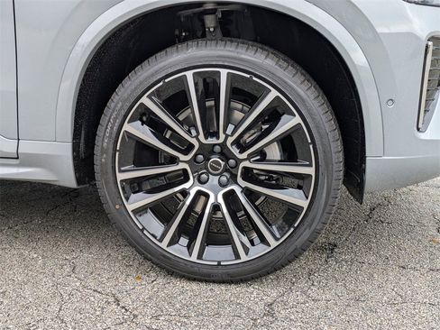 New 2026 Volvo XC90 B6 Plus w/ Protection Package Premier image 13