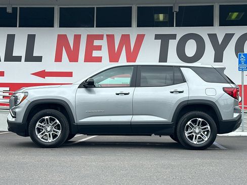 Used 2025 GMC Terrain Elevation AWD/4WD image 2