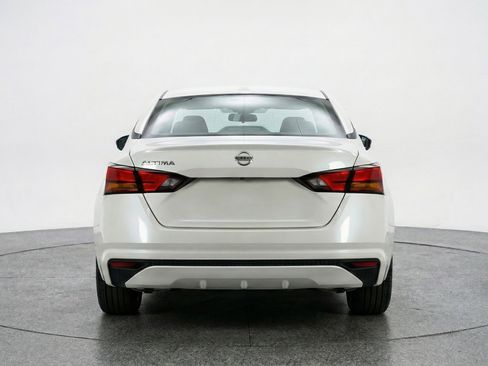 Used 2025 Nissan Altima 2.5 SV FWD image 7