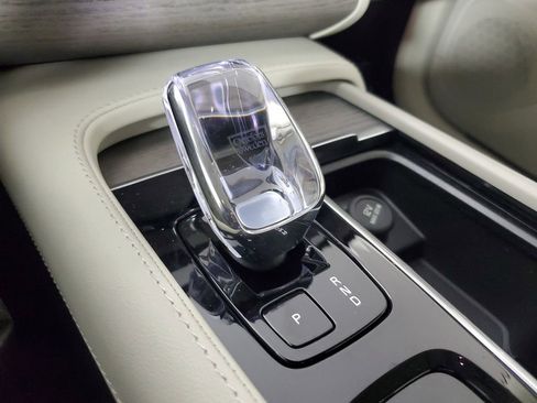 Certified 2024 Volvo XC90 T8 Ultimate w/ Lounge Package image 34