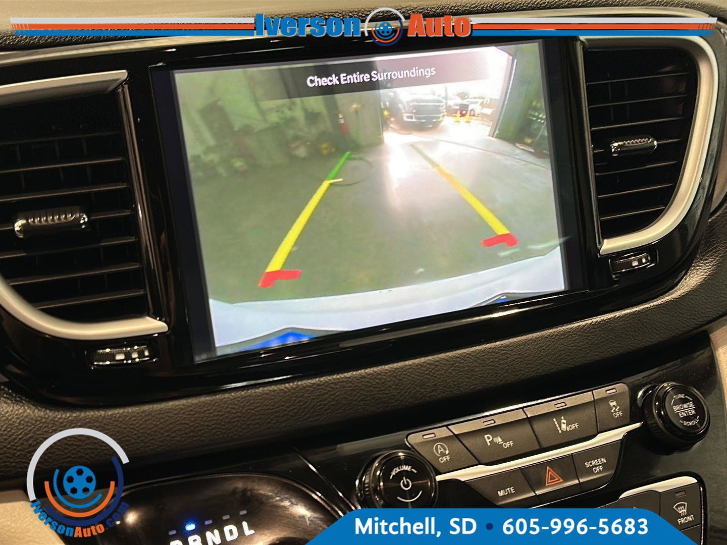 Used 2023 Chrysler Pacifica Touring-L FWD image 20