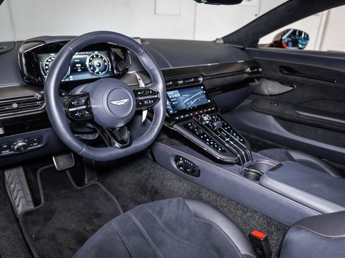Used 2025 Aston Martin V8 Vantage Coupe image 3