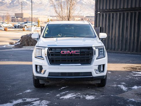 Used 2023 GMC Yukon XL SLE image 2