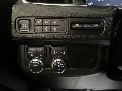 Used 2024 GMC Yukon Denali image 36