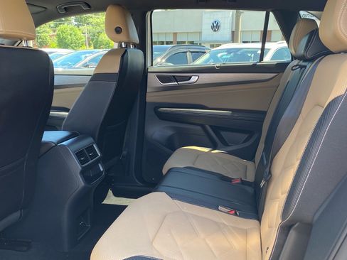 Certified 2024 Volkswagen Atlas Cross Sport SE AWD/4WD image 17