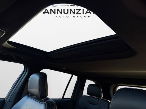 New 2025 Jeep Grand Cherokee Altitude image 30