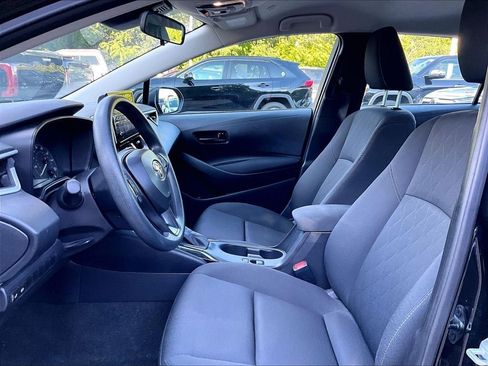 Used 2025 Toyota Corolla LE FWD image 4