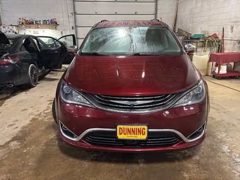 Used 2017 Chrysler Pacifica Platinum image 5