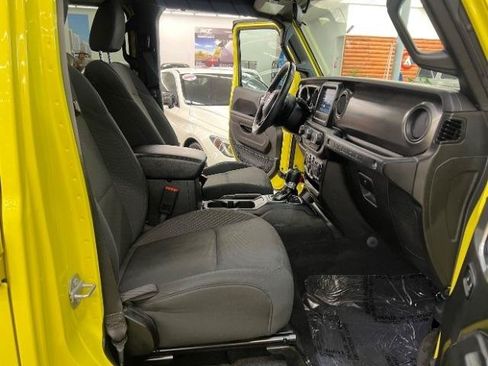 Used 2023 Jeep Wrangler Unlimited w/ Cold Weather Group AWD/4WD image 30
