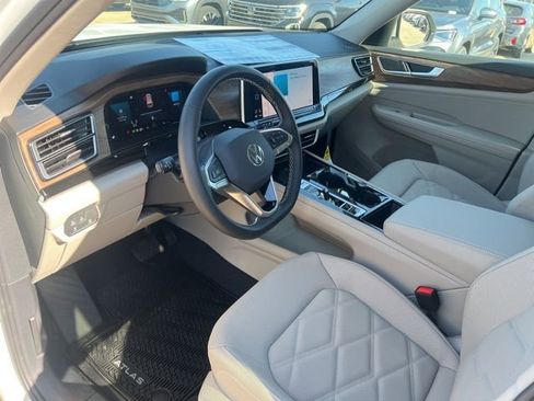 New 2026 Volkswagen Atlas SE image 12