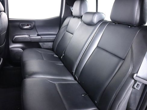 Used 2019 Toyota Tacoma TRD Off-Road image 32