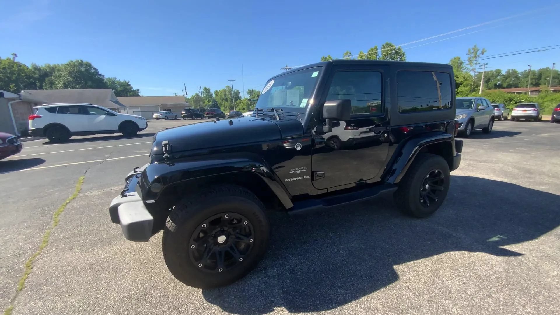 Used 2016 Jeep Wrangler Sahara w/ Connectivity Group AWD/4WD image 4