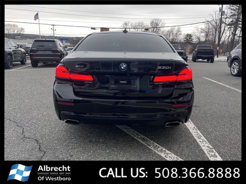 Used 2021 BMW 530i xDrive w/ Premium Package image 4