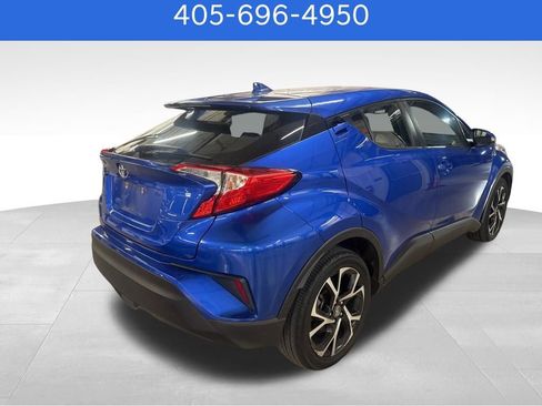 Used 2018 Toyota C-HR XLE image 3