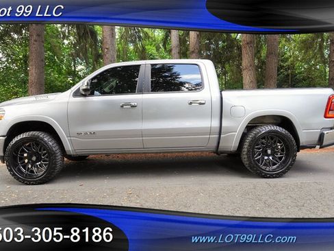Used 2019 RAM 1500 Laramie AWD/4WD image 1