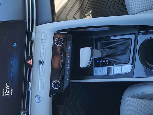 Used 2024 Hyundai Elantra Limited image 17