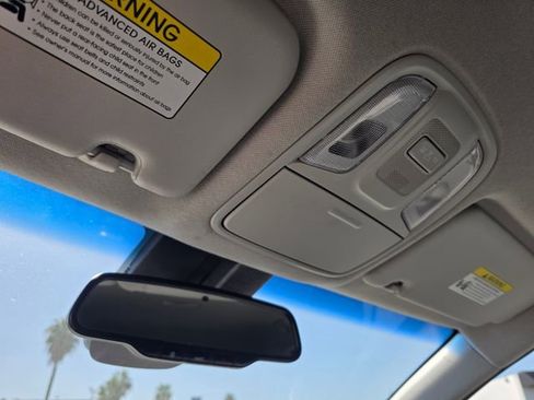 Used 2018 Kia Niro EX image 34