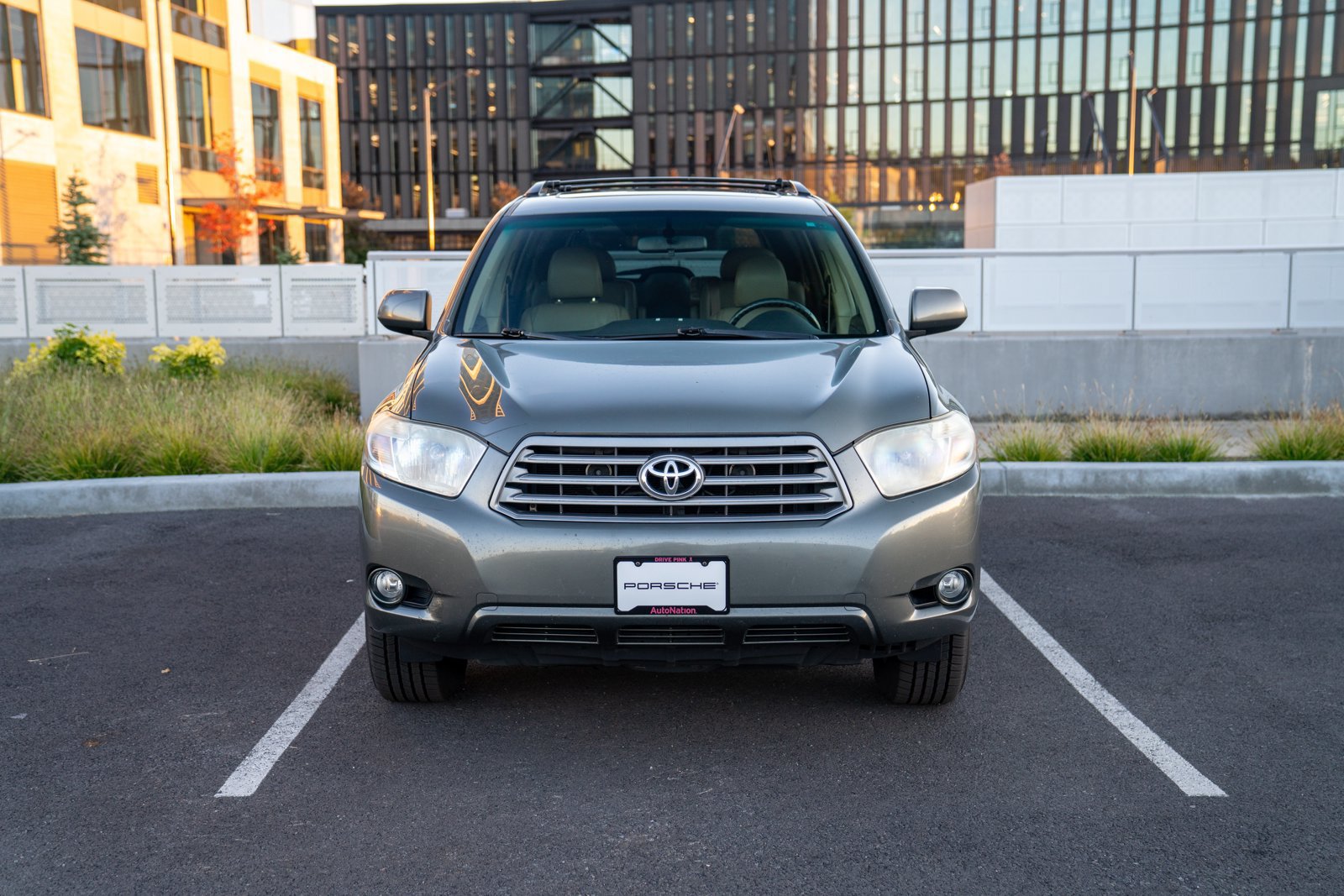 Used 2010 Toyota Highlander SE AWD/4WD image 6