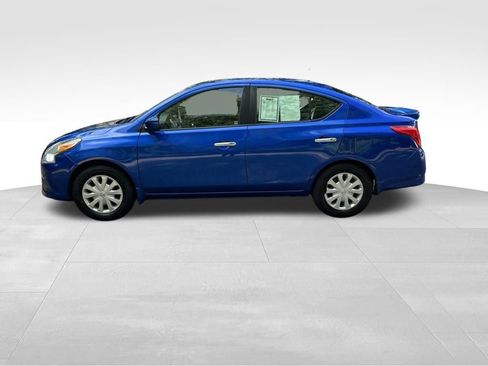 Used 2016 Nissan Versa SV FWD image 2