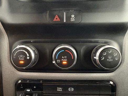 Used 2024 RAM 3500 Tradesman w/ Chrome Appearance Group AWD/4WD image 27