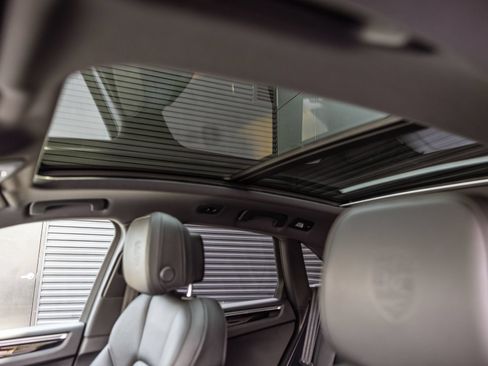 Certified 2023 Porsche Macan S AWD/4WD image 19