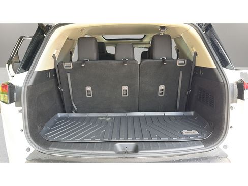 Used 2023 Nissan Pathfinder SV w/ SV Premium Package AWD/4WD image 18