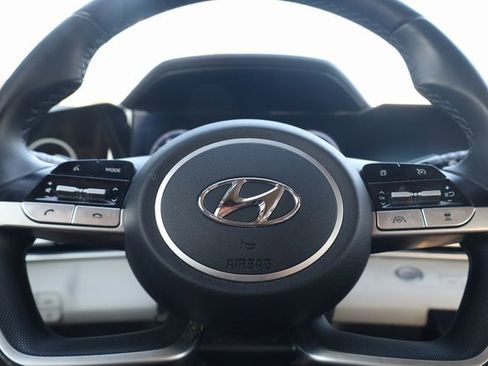 Used 2023 Hyundai Elantra Limited image 15