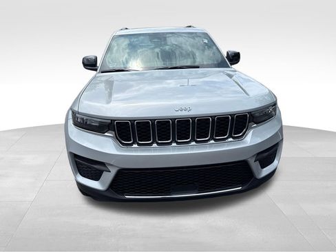 Used 2025 Jeep Grand Cherokee Laredo X w/ Luxury Tech Group I AWD/4WD image 8